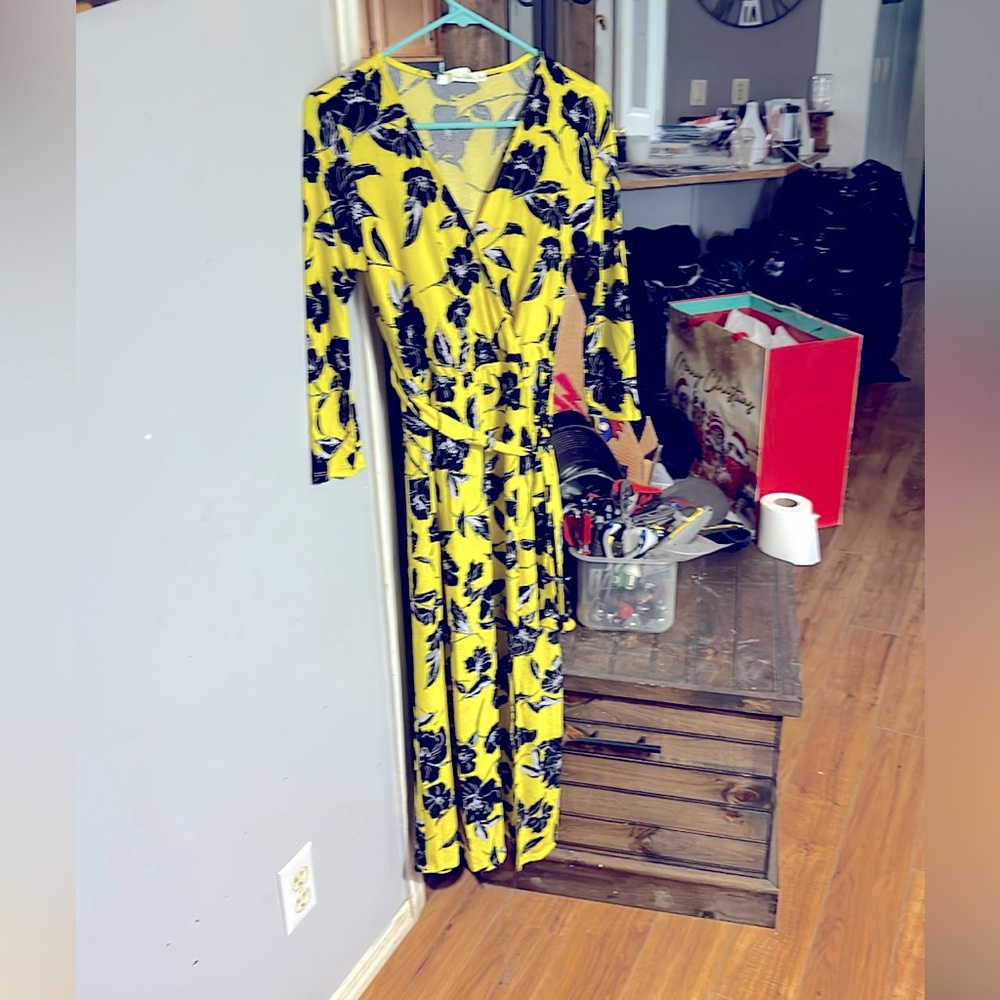 Hue style dress size medium brand new